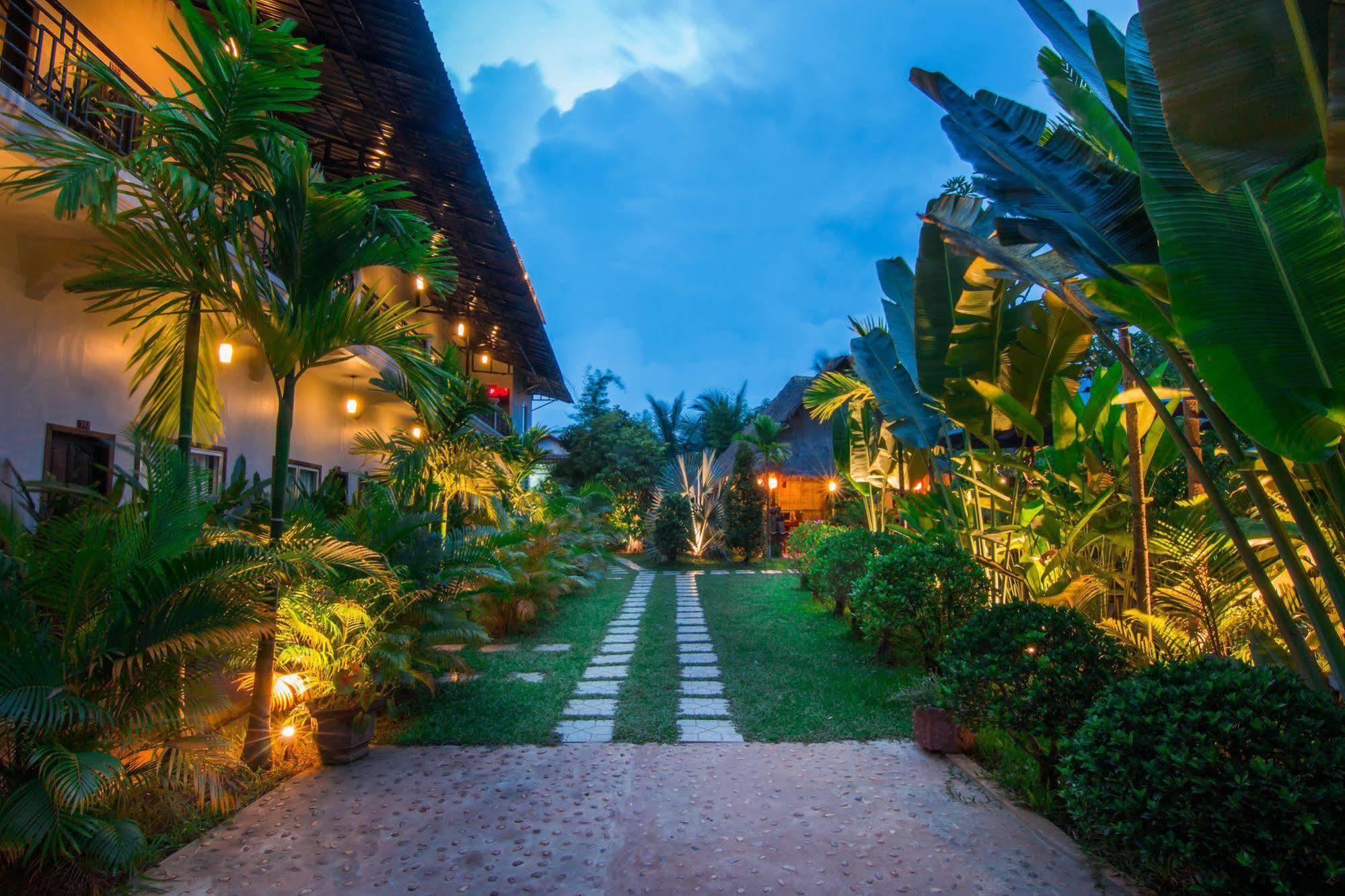 Reveal Angkor Hotel Ciudad de Siem Riep Exterior foto